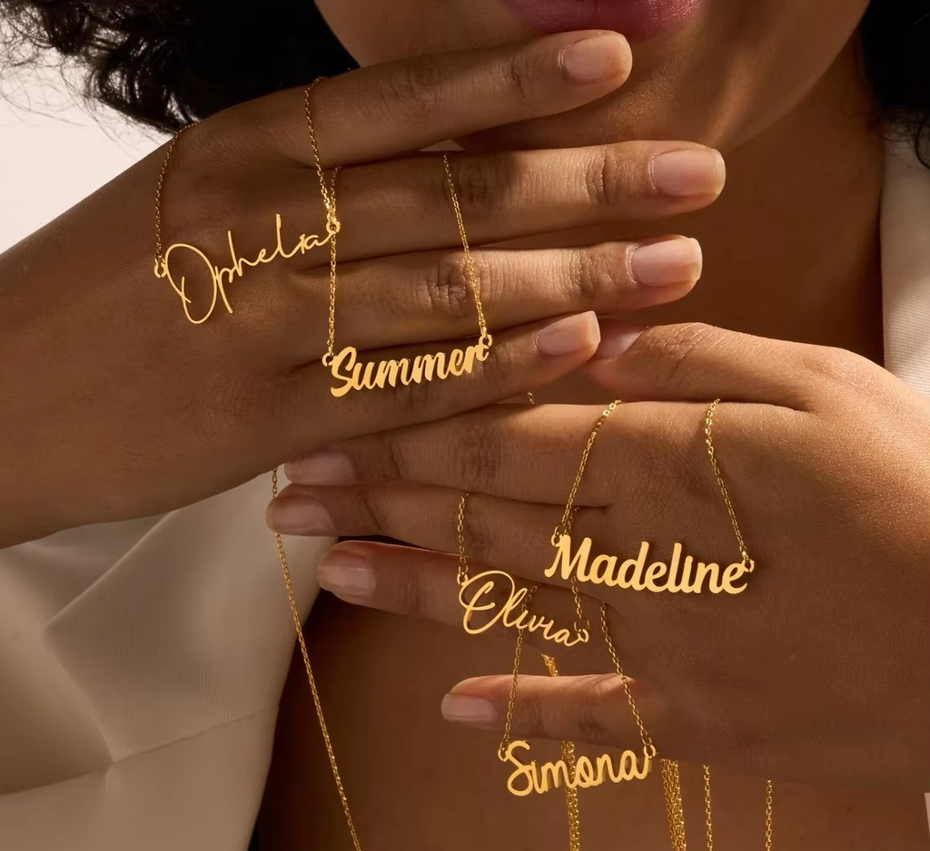 Collier Personnalisé Femme – Prénom en Or