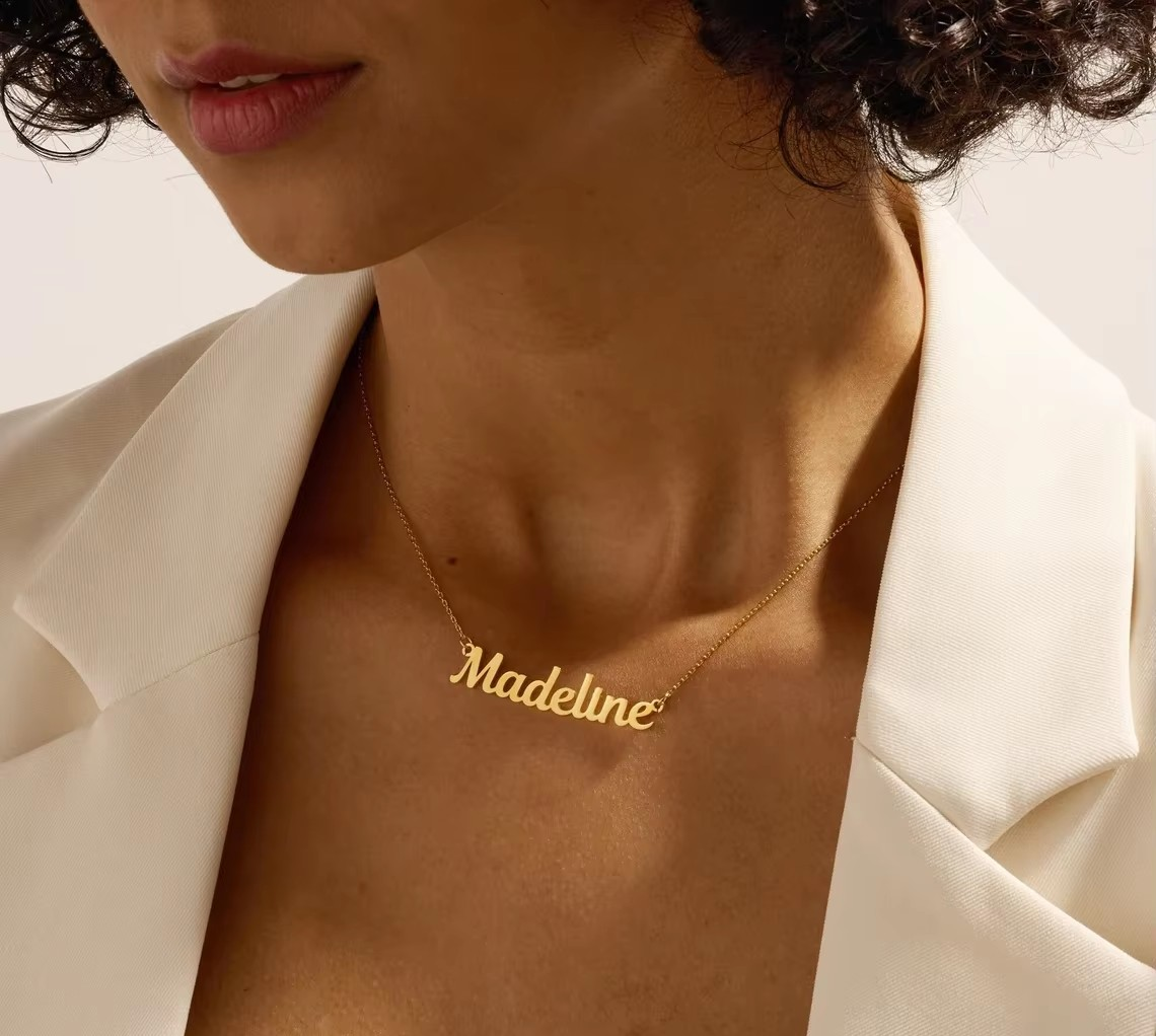 Collier Personnalisé Femme – Prénom en Or