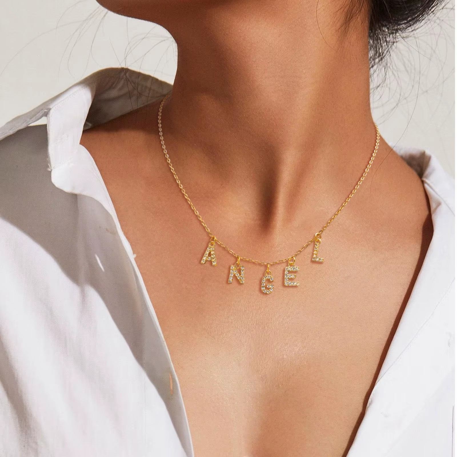 Collier Personnalisé en Lettres Dorées et Strass – Crystal Stone™